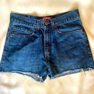 Levi’s shorts. Size 28